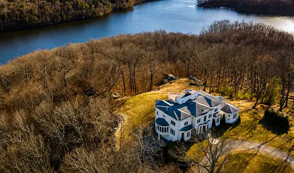 Por mejorar la vista de su casa al lago, una pareja taló los árboles de su vecino y terminó con una multa de más de US$600.000