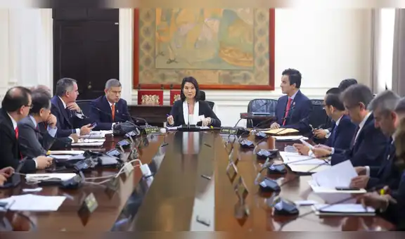 Fotocheck político de agosto, por Mirko Lauer