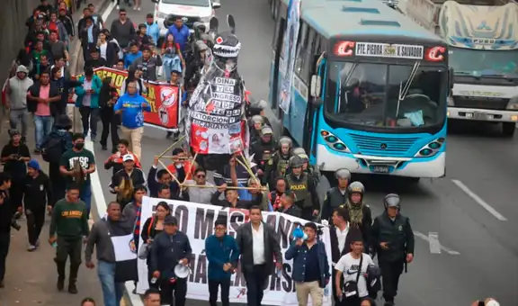 Transportistas dan ultimátum de 48 horas al Gobierno por alza de combustibles y extorsiones: advierten protestas a nivel nacional