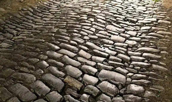 Arqueólogos descubren una calzada romana de 2.000 años de antigüedad que se escondía bajo una autopista en Alemania
