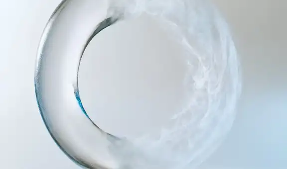 Científicos crean una nuevo tipo del plástico que se vaporiza al calentarse y luego se recompone