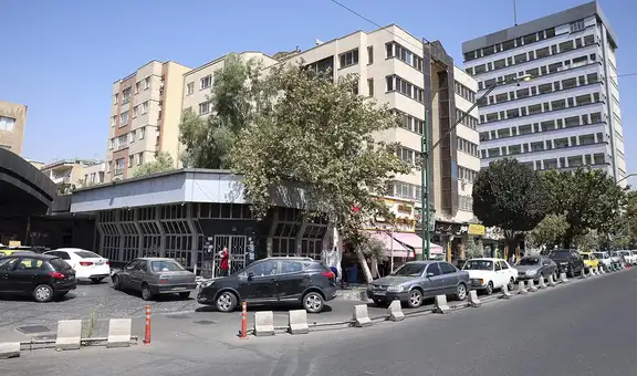 Irán afronta la presión económica de Estados Unidos con largas filas en gasolineras y temor a más protestas