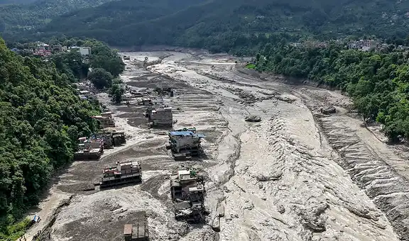 Inundaciones arrasan Nepal: ¿Cómo se habría originado la avalancha de hielo y rocas con olas de hasta 6 metros de altura?