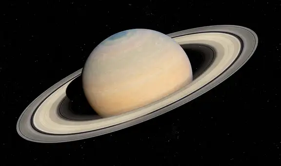 Astrónomos descubren una estructura geométrica de 10 lados que gira en la atmósfera de Saturno