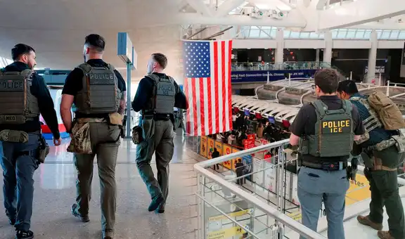 ICE alcanza números récord de detenciones en aeropuertos de EE.UU.: Estas las nuevas tácticas que está utilizando