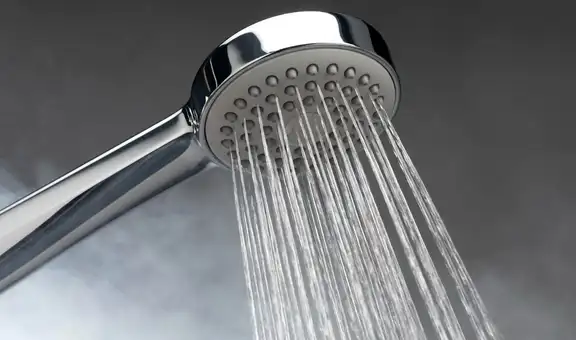 El truco definitivo para eliminar el sarro de la ducha y recuperar la presión del agua en pocos minutos