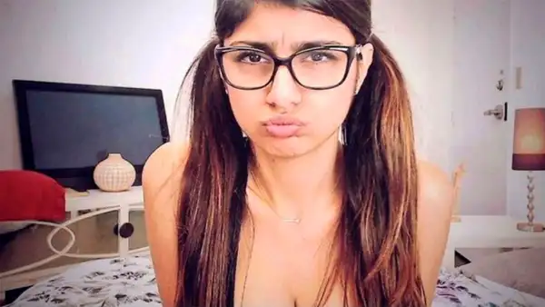 En Facebook: Mia Khalifa es confundida con una cajamarquina y todo se sale de control