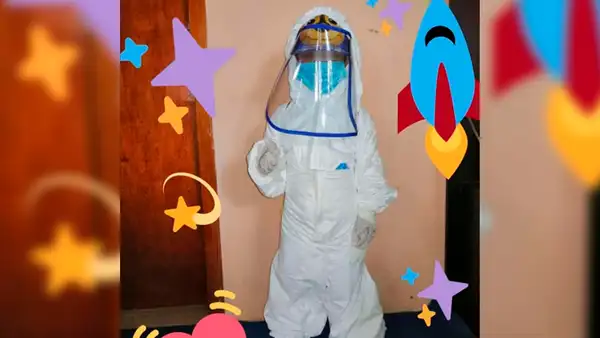 Madre disfraza a su hijo como astronauta para llevarlo a vacunarse [FOTOS]
