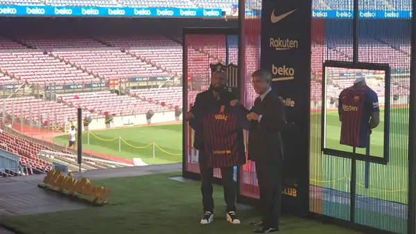 La insólita razón por la que no hubo público en la presentación de Vidal