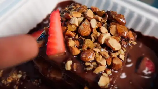 Pastelería peruana vende porción de torta de chocolate a S/33 y así es como luce [VIDEO]