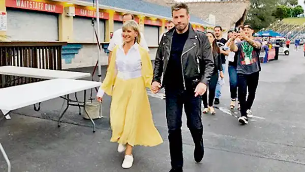 Grease: reencuentro de nostalgia con Olivia y John