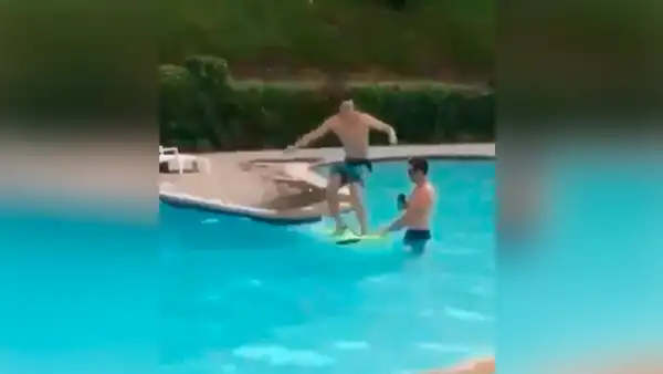 Chico intenta ‘surfear’ en una piscina, sin imaginar que todo acabaría de manera estrepitosa [VIDEO] 