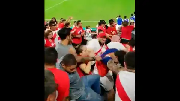 Video muestra origen de la pelea entre hinchas de Perú y Chile 