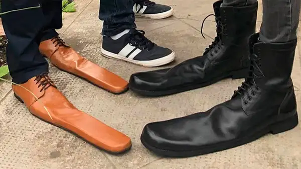 Tienda fabrica zapatos talla 75 para ayudar a mantener el distanciamiento social [FOTOS]