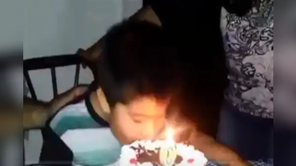Facebook: querían que muerda el pastel, pero no apagaron la vela y casi provocan tragedia [VIDEO]