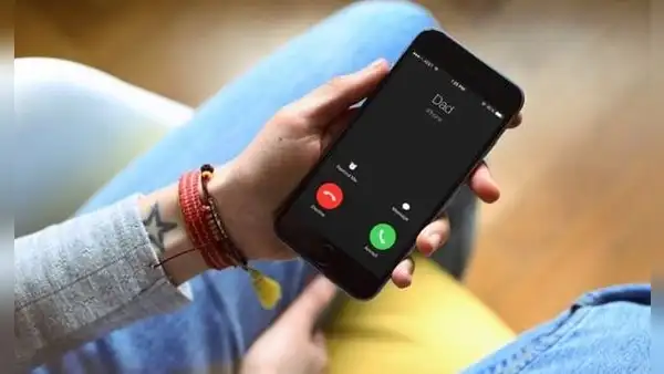 ¿Cómo programar una autollamada en los teléfonos iPhone y Android?