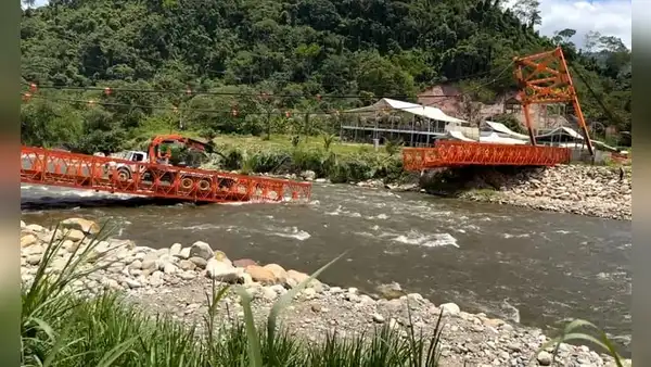 Colapsa puente en ejecución sobre río Satipo