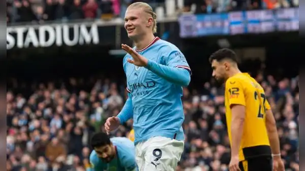 Haaland anotó un nuevo hat-trick: llegó a 25 goles y superó la marca de Salah y Son