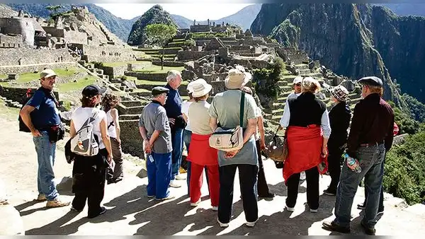 Machu Picchu recibió 3 mil 800 turistas diarios en 2017