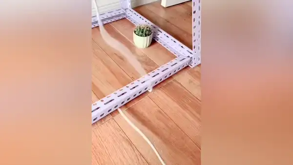 Facebook viral: ¿cómo sacar un cable atrapado debajo de una mesa sin levantarla? Aprende truco [VIDEO] 