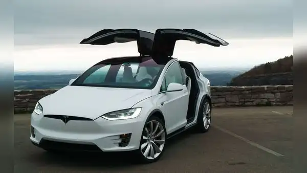 Tesla reduce considerablemente precios del Model 3 y Model Y tras caída histórica de sus acciones