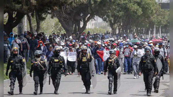 Se necesita un diálogo urgente para salir de la crisis