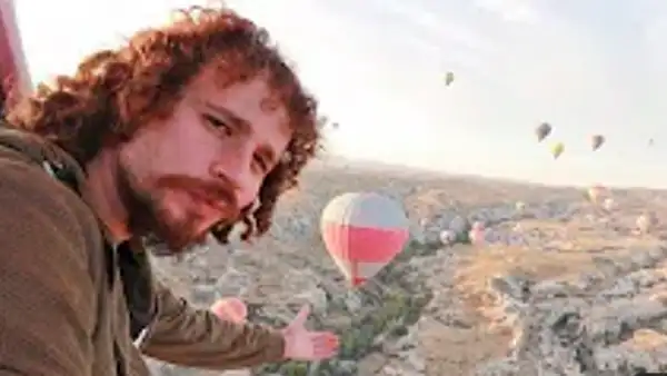 Youtuber Luisito Comunica visita los estudios de RTV para entrevista 