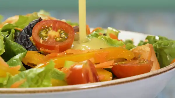 CÓMO PREPARAR VINAGRETAS PARA ENSALADAS