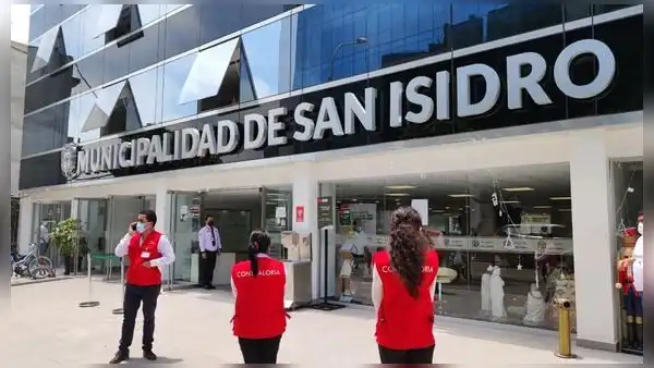 Denuncian al jefe de la Oficina de Control Interno de la municipalidad de San Isidro