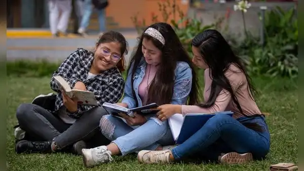 ¿Quieres estudiar inglés? Otorgarán más de 100 becas a jóvenes talentos para aprender el idioma