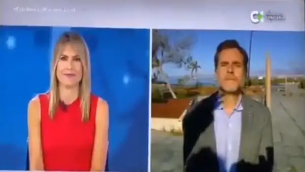Reportero no se da cuenta que estaba en vivo y duerme frente a cámaras  [VIDEO]