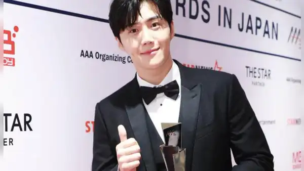 AAA 2022: así fue el vibrante regreso de Kim Seon Ho a los premios tras por polémica con exnovia