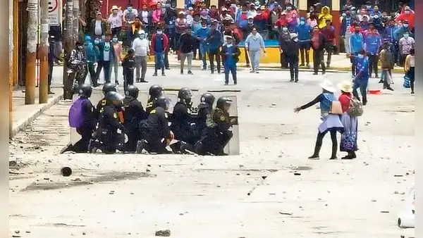 Golpe y antigolpe. Transición y transacción, por Juan de la Puente