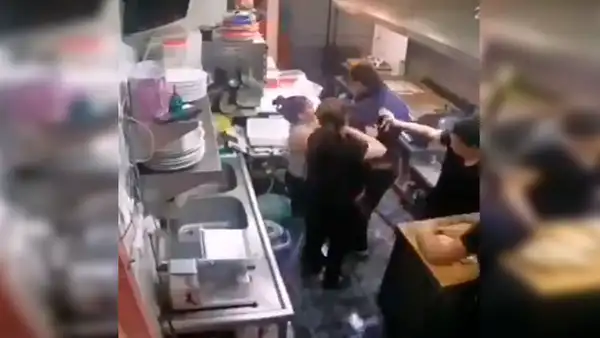 Instala cámara de vigilancia y se entera terrible incidente que sufrió un empleado [VIDEO]