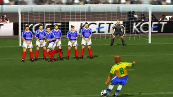 Winning Eleven 3: ¿cuál es el verdadero motivo de poner a Roberto Carlos como delantero junto a Ronaldo? [VIDEO]