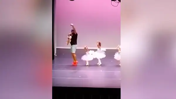 Facebook: su hija sufrió pánico escénico en plena actuación y él conmueve al bailar junto a ella