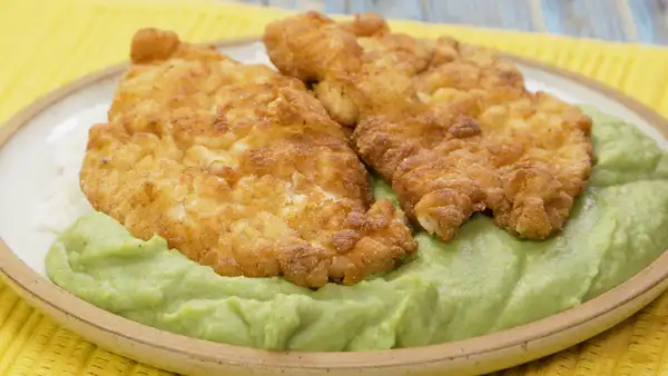 Aprende a preparar puré de espinaca con milanesa de pollo