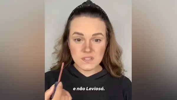 Mujer se aplica abundante maquillaje en el rostro para acabar idéntica a Hermione, de Harry Potter [VIDEO]