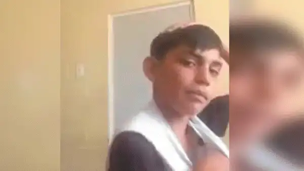 Facebook viral: Niño le pide a su mamá que le de masajes y le juega aterradora broma [VIDEO]