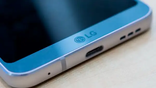¿Para qué sirve el pequeño agujero que está ubicado en la parte inferior de nuestro celular? [VIDEO]