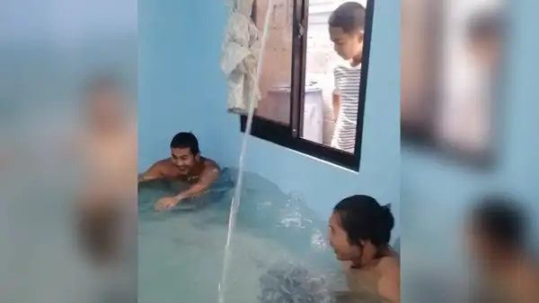Inunda su propia casa para hacer una ‘piscina’,  ya que no puede ir a la playa por la cuarentena [VIDEO]