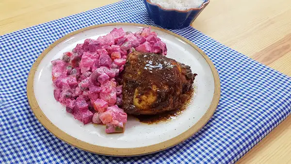 Pollo al horno con ensalada rusa