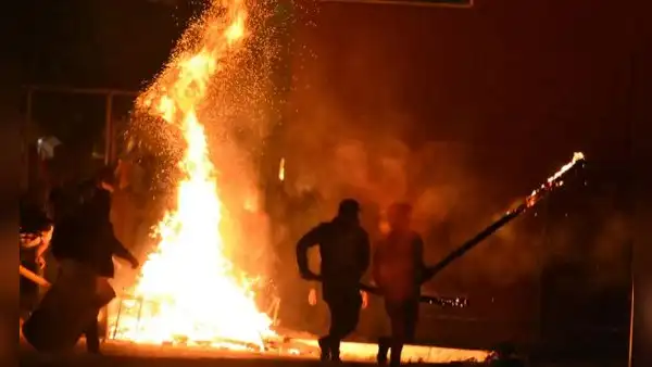Bolivia en caos tras resultados electorales: incendios, protestas y gases lacrimógenos