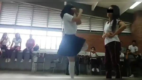 Facebook: Indignante, estudiantes hacen sensual baile frente a sus profesores