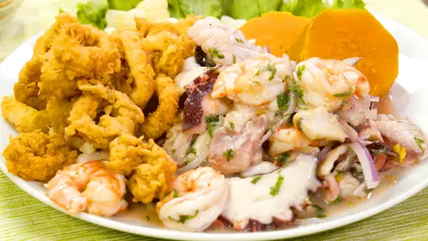 Receta del ceviche mixto peruano
