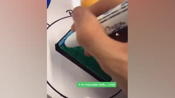 Conoce el truco para quitar el plumón permanente de una pizarra sin usar alcohol [VIDEO]