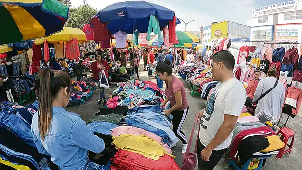 1,7 millones de peruanos trabajan más horas de la debida pero ganan una miseria