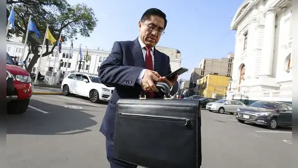 César Hinostroza solicita nuevamente declarar ilegal levantamiento de sus grabaciones telefónicas
