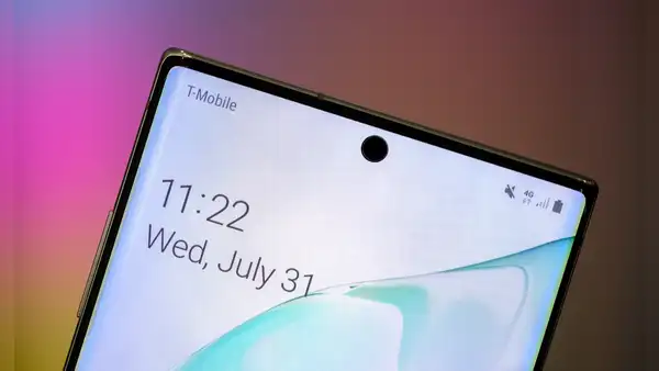 Samsung elimina función que permitía ocultar cámara selfie de la pantalla