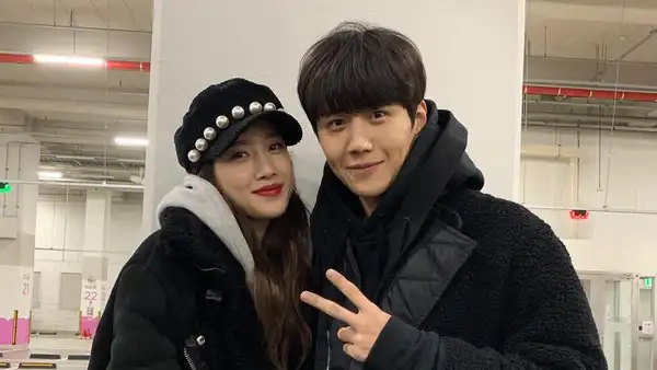Link: Moon Ga Young y Kim Seon Ho evalúan protagonizar próximo Kdrama